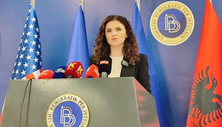 Dani: Kurti u rreshtua pas VMRO-së, deklarata e tij për gjuhën shqipe ishte skandaloze‼