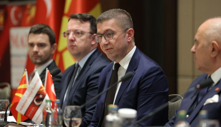Mickoski: Përmes bashkëpunimit të kompanisë “SOKAR” me AD ESM, shteti do të ketë çmim edhe më të ulët të gazit