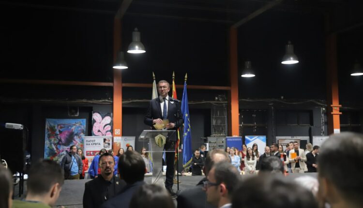 Mickoski drejtuar studentëve: Vizioni ynë është të krijojmë sistem që ju ofron mundësi të zhvilloheni – pa kufizime dhe pengesa