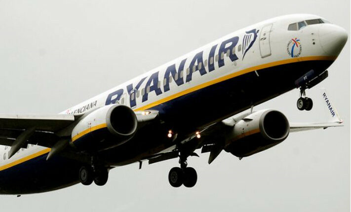“Ai filloi të dridhej”, dëshmitarët tregojnë për vdekjen e pasagjerit në avionin e Ryanair: Ishte kaos