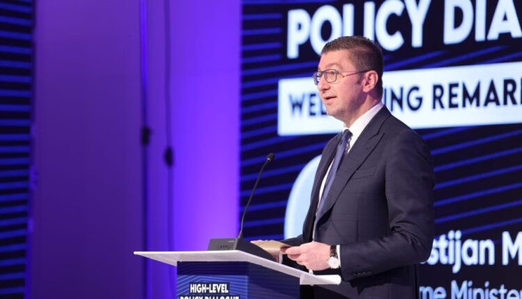Mickoski: Nevojitet një administratë publike që do të jetë shembull i efikasitetit dhe përveç asaj që do të jetë shërbim për qytetarët, do të jetë edhe partner në hartimin e masave dhe hapave të ardhshëm