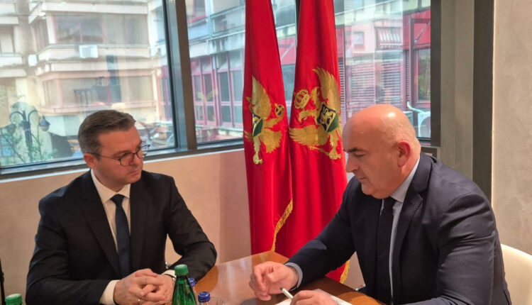 Ministri Tripunovski në Mal të Zi nënshkroi Protokollin e bashkëpunimit me ministrin Jokoviç