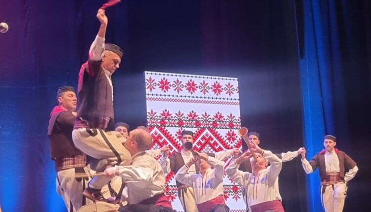 VMRO me këngë e valle shënon 19 nëntorin, ditën kur tek Monopoli në Tetovë u masakruan me qindra shqiptarë!