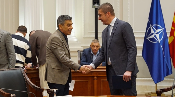 Mickoski dhe Mexhiti në takim me drejtorin e BEI-t Bjorn: Qeveria angazhohet për forcimin e komunave në mbarë vendin