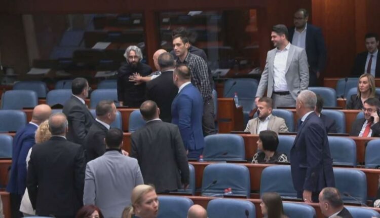 Incidenti në Kuvend/ VMRO-DPMNE: “Levica” partner i LSDM-së për të shkaktuar dhunë!