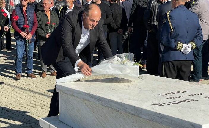 Hoxhaj nderon Zhitinë dhe Fazliun: Sakrifica e tyre do të mbetet gjithmonë në themelet e shtetit
