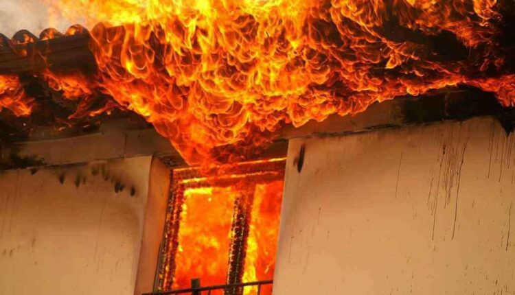 Digjet një shtëpi në Strimnicë të Tetovës, ndërron jetë një person