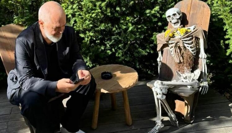 Rama krah skeletit shijon vikendin: Diell Korçe mbas Hallouinit