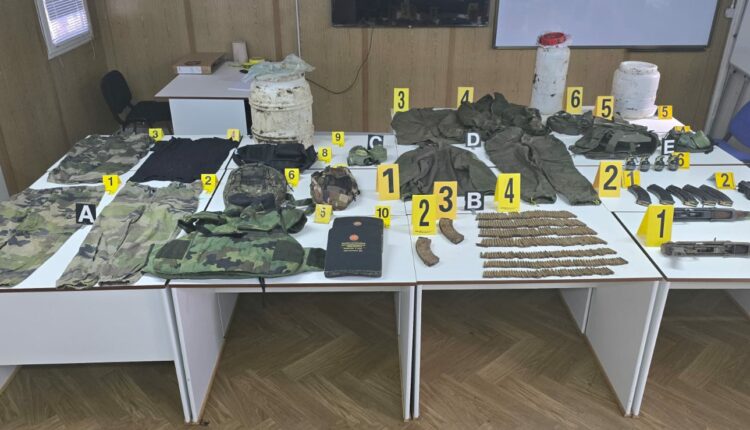 Dyshohet për lidhje me Banjskën, policia në veri kap armatim, municion dhe uniforma ushtarake