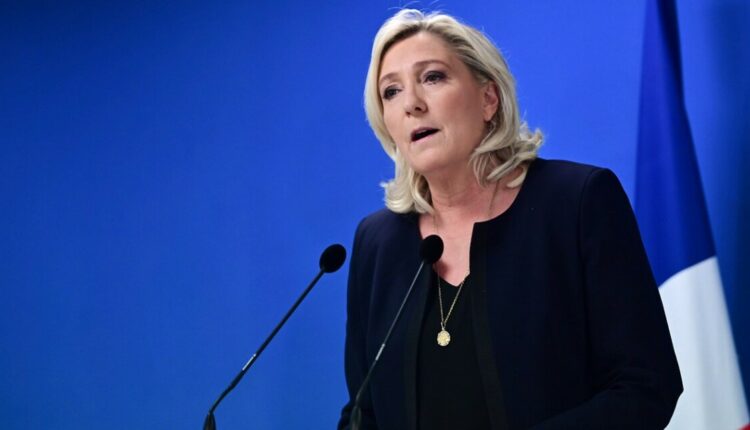 Kërkohen 5 vjet burgim dhe 5 vjet ndalim nga postet publike për Marine Le Pen