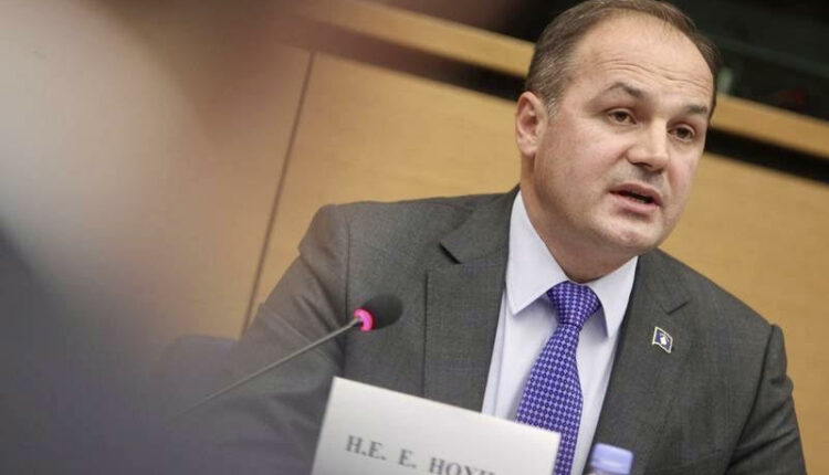 Hoxhaj nderohet me titullin “Doctor Honoris Causa” në Shqipëri