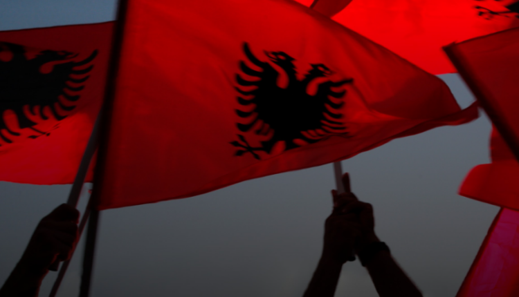 Ambasada e ShBA-së uron Shqipërinë për 80-vjetorin e Çlirimit: Kohë për të nderuar sakrificat