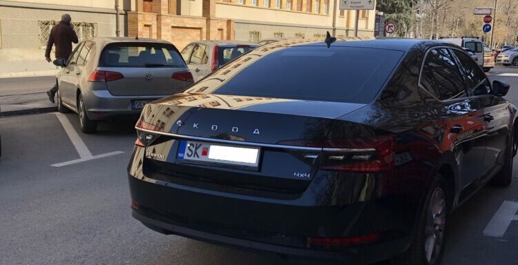Automjetet zyrtare do të pajisen me targa me ngjyra për të parandaluar keqpërdorimet, ka njoftuar drejtori ShPPP