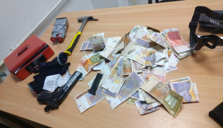 Policia jep detaje për grabitjen e djeshme në dyqanin e “Neptun” në Shkup-Policët kanë qëlluar në ajër dhe i kanë kapur grabitësit