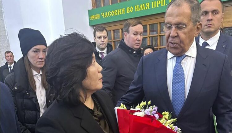 Kryediplomatja e Koresë së Veriut ndodhet në Moskë, gjersa vendi dërgoi trupa për të ndihmuar luftën kundër Ukrainës