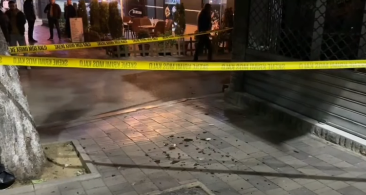 Thyhen xhamat e një studio bukurie në Pogradec, shoqërohet në polici një person