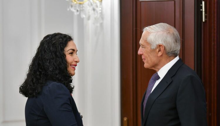 Osmani pret në takim Clarkun: Vendosmëria dhe lidershipi juaj i kontribuuan lirisë së Kosovës