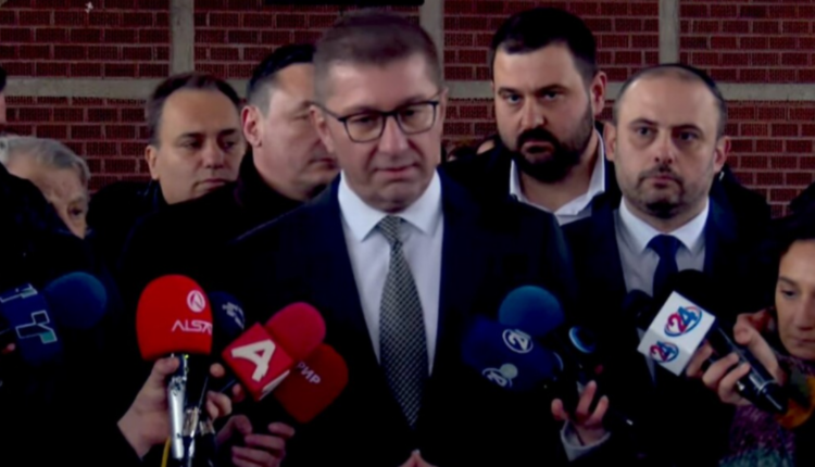 Mickoski dënon djegien e flamurit shtetëror: Çdo tentative për destabilizim do t’i përgjigjemi ashpër