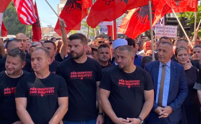 Shqiptarët e Luginës protestojnë kundër pasivizimit të adresave