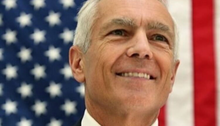 Gjenerali Wesley Clark shpallet “Qytetar Nderi i Komunës së Çairit”