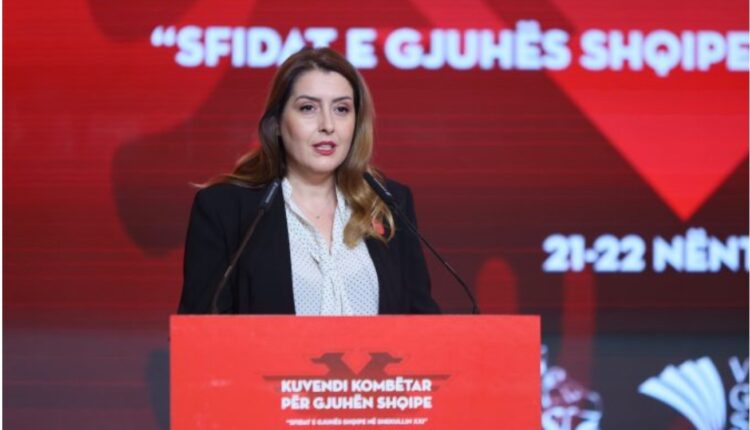 Prezantohet Fjalori i Madh i Gjuhës Shqipe/ Manastirliu: Ka mbi 120 mijë fjalë, mburojë për pastërtinë e shqipes