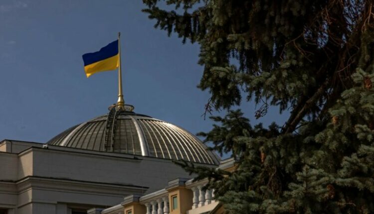 Parlamenti i Ukrainës anulon seancën pas kërcënimit për sulme me raketa nga Rusia