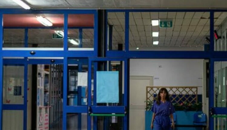 Mjekët dhe infermierët në Itali protestojnë, kërkojnë paga dhe kushte më të mira pune