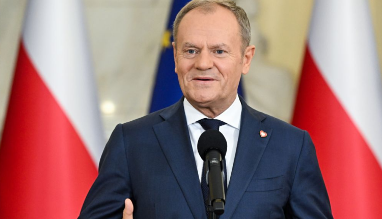 Tusk: 500 mln evropianë i kërkojnë ndihmë amerikanëve t’i mbrojnë nga 140 mln rusë