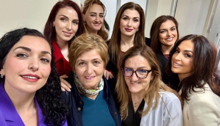 Osmani me nënën dhe motrat e kryejnë mamografinë: Tetori nuk duhet të jetë muaji i vetëm për sensibilizim