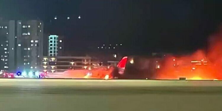 Një zjarr ka rënë në motorin e një linje ajrore ruse në Antalia, 79 pasagjerë janë evakuuar