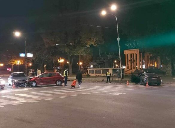 Aksident para Parlamentit, janë përfshirë tre vetura në Shkup