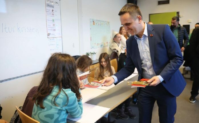 Kasami dhuron libra për nxënësit shqiptar në Danimarkë