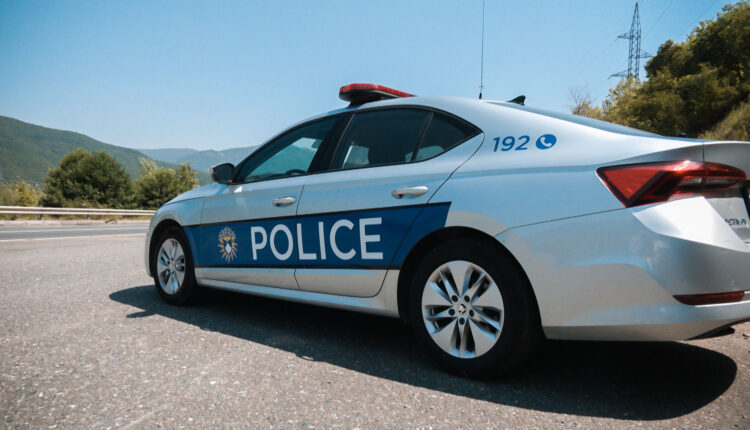 Ferizaj: Policia ndalon 4 persona, te njëri gjen karikator dhe boks hekuri