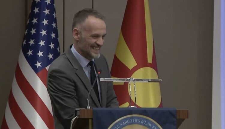 “Më bërtiti gruaja, nuk ia ndërrova gomat e veturës”, thotë zv/kryeministri Fetai para ambasadores Ageler