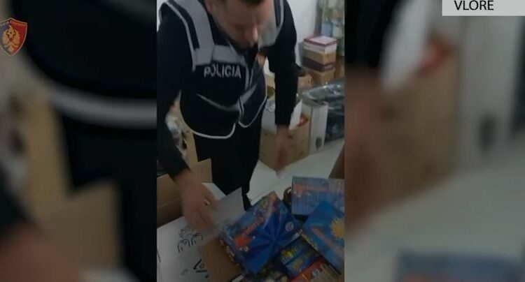 Policia e Vlorës shton masat para festave, kontrolle për lëndët piroteknike dhe fishekzjarrët, procedohen 3 persona