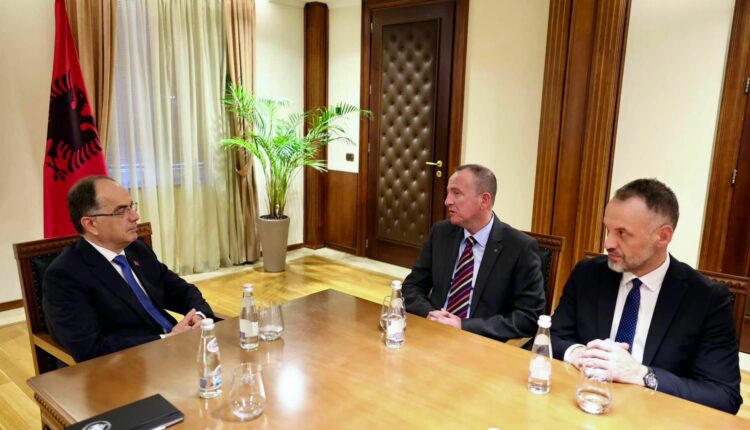 Taravari në Shqipëri, takim me presidentin Begaj, e uron për hapjen e negociatave me BE-në