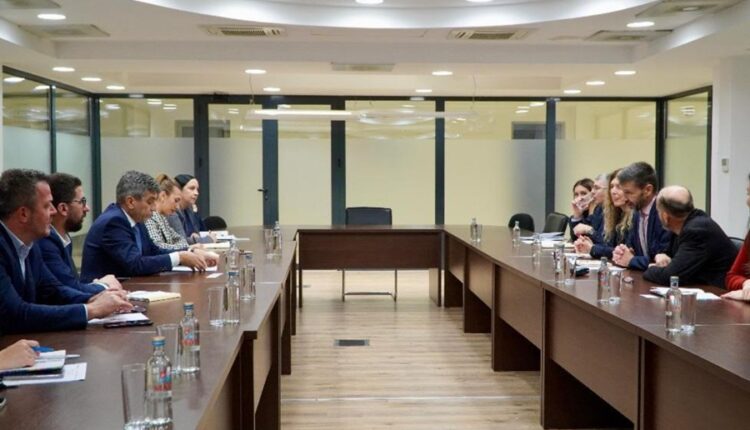 Mexhiti takoi drejtorin rajonal të UNOPS-it për Evropë dhe Azinë Qendrore, Tim Lardner