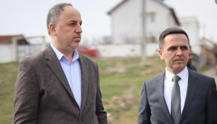 Përçarje mes Hoxhës dhe Kasamit, Azizi: Arushës i hahet dardha