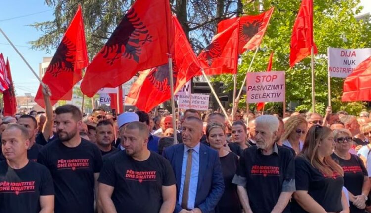 Shqiptarët e Luginës protestojnë kundër pasivizimit të adresave