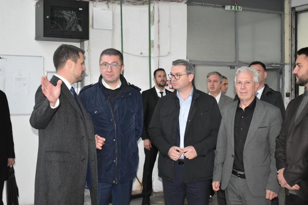 Mickoski dhe Tripunovski në Kombinatin e Duhanit: Këtë vit janë lidhur kontrata për 26,000 tonë duhan, janë përfshirë rreth 16,800 ekonomi bujqësore