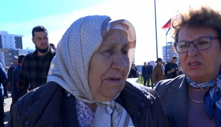Nëna e heroit Afrim Zhitia: Humbja e tyre dhimbje e madhe shumë, por e di për çka kanë rënë