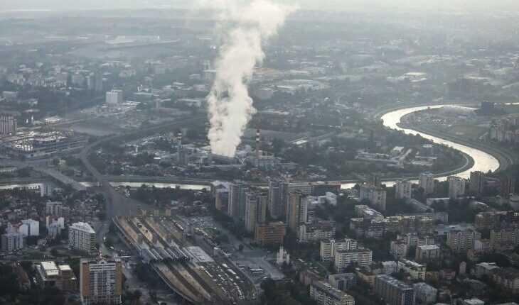 Shkupi vijon të mbetet ndër qytetet me ajrin më të ndotur