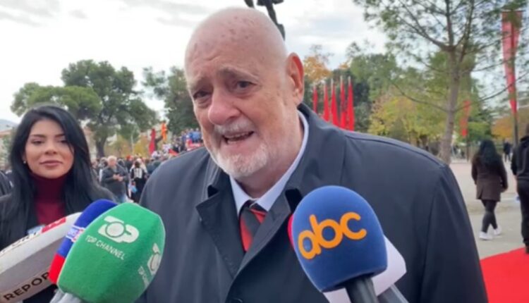 “Emocioni mbetet i njëjtë edhe pas 112 vitesh”, stërnipi i Ismail Qemalit me urim të veçantë për Ditën e Pavarësisë