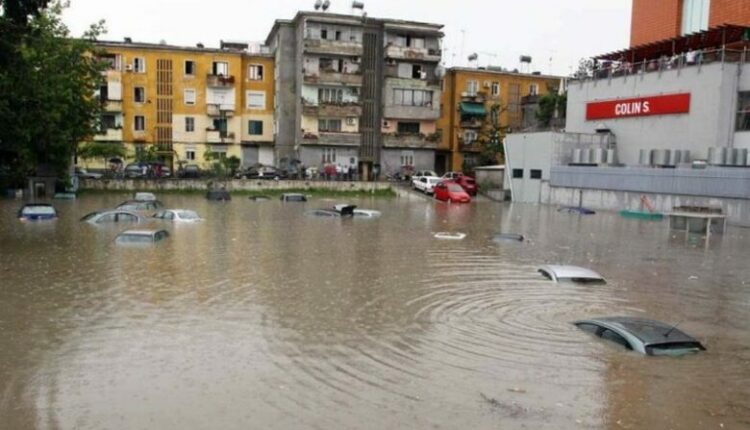 Nesër priten reshje intensive shiu, paralajmërohen përmbytje në disa zona në Shqipëri