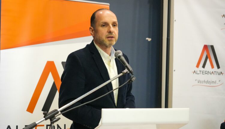 Alternativa zbarkoi sonte në Strugë në takim me strukturat
