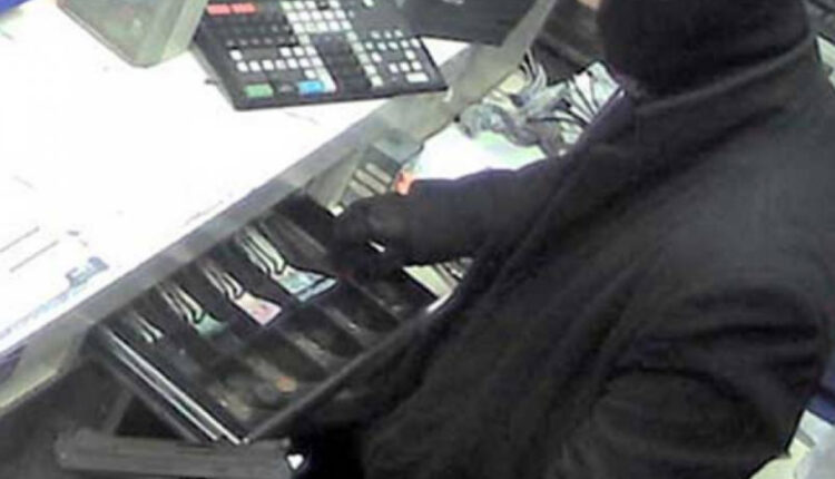Një person i armatosur tentoi të vidhte në një dyqan në rrugën Strugë – Dibër, por u tremb dhe u largua