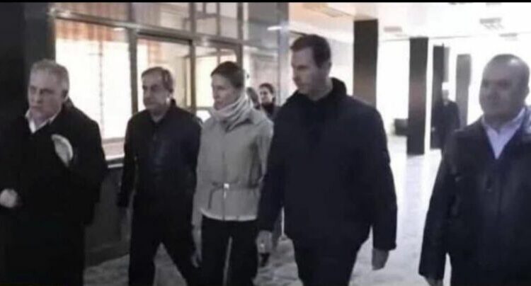 Publikohet fotoja e parë e Bashar Al Assad pas arritjes në Moskë