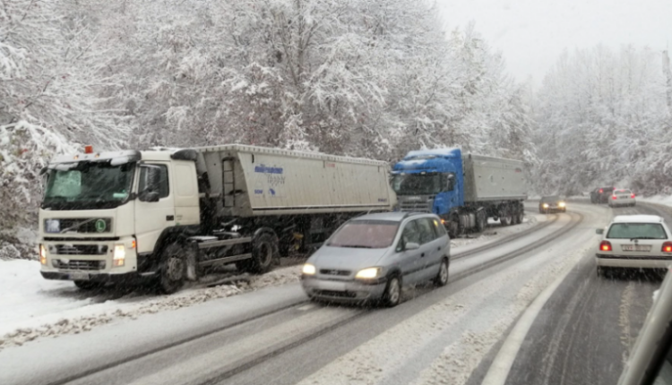 Është larguar ndalesa për kamionë në rrugën Tetovë-Kodra e Diellit