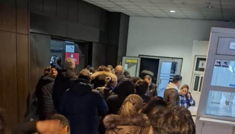 “Rrahje” për ashensorin në godinën e MTV-së