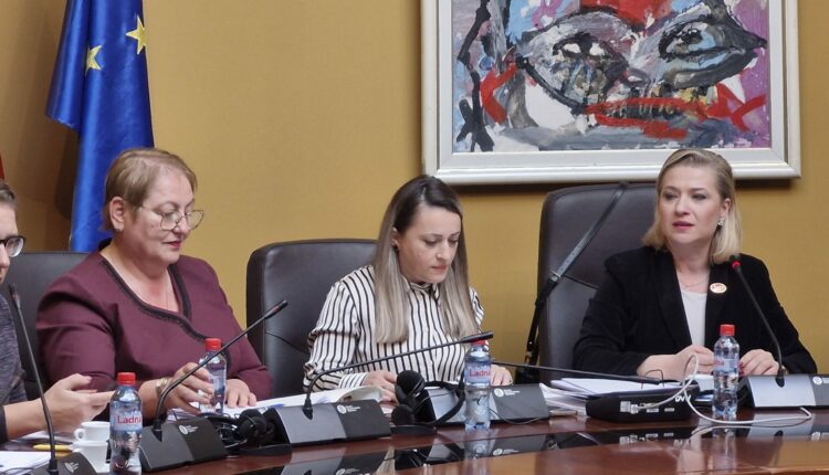 Ekskluzive/ Qeveria tërheq propozim ligjin për arsim të mesëm, ku kërkohej intonimi i himnit